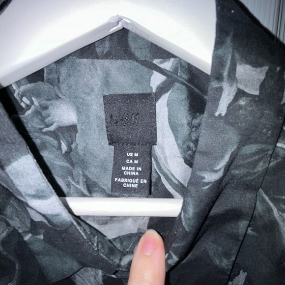 H&M size men’s, medium button-down angel printed long sleeve shirt - Picture 4 of 6